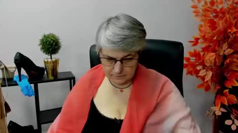 Snapshot of iris_xdesire chatting on 3, 2, 2025 I R I S online show from 3, 2, 2025
