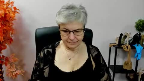 Snapshot of iris_xdesire chatting on 28, 10, 2025 I R I S online show from 28, 10, 2025