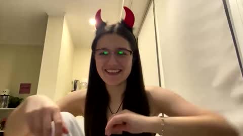 Snapshot of irisss31 chatting on 8, 5, 2026 irisss31 online show from 8, 5, 2026