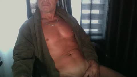 Snapshot of ironout007 chatting on 10, 11, 2025 ironout007 online show from 10, 11, 2025