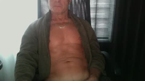 Snapshot of ironout007 chatting on 15, 11, 2025 ironout007 online show from 15, 11, 2025