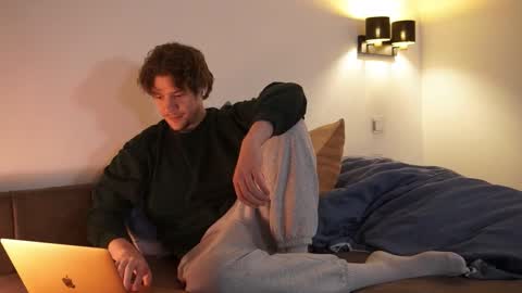 Sam online show from 24, 11, 2025