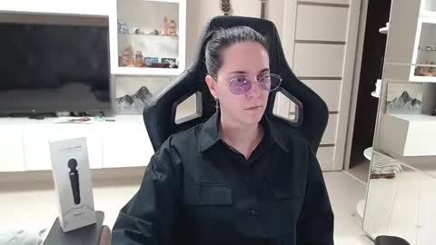 Irwi Tomboy online show from 31, 1, 2025