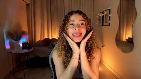 Snapshot of isa_____ chatting on 4, 2, 2025 isa_____ online show from 4, 2, 2025