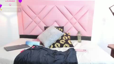 Snapshot of isa_cute_1 chatting on 9, 7, 2026 ISABELLA online show from 9, 7, 2026