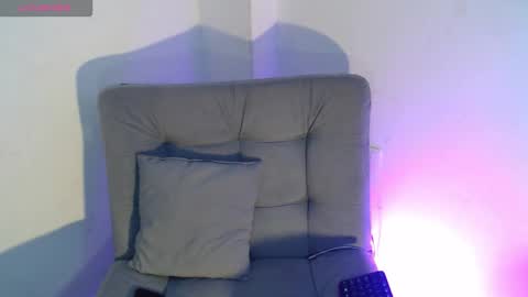 Snapshot of isa_hall chatting on 20, 12, 2025 Isabella Hall online show from 20, 12, 2025