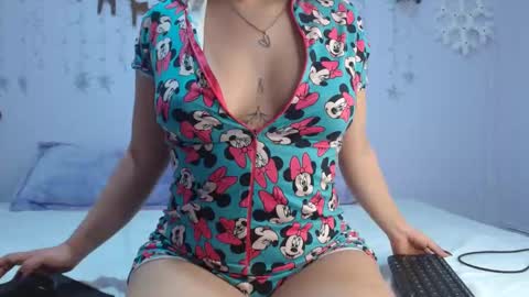 Snapshot of isa_jones1 chatting on 4, 1, 2025 isa_jones1 online show from 4, 1, 2025