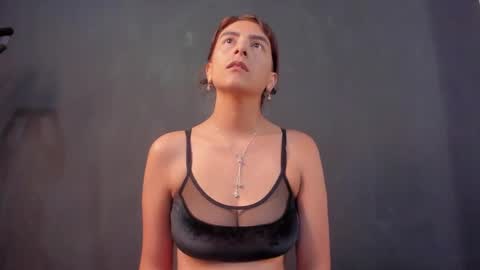Isabella online show from 5, 1, 2025