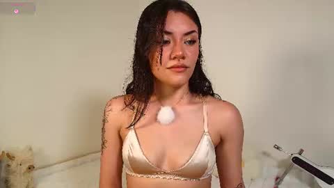 Isabella Laurentt  online show from 25, 6, 2026