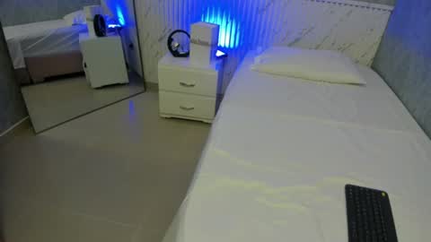 Snapshot of isa_little4u chatting on 28, 6, 2026 online show from 28, 6, 2026