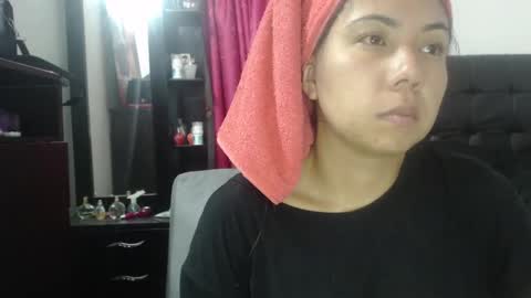 Snapshot of isa_mey chatting on 1, 1, 2025 Isa online show from 1, 1, 2025