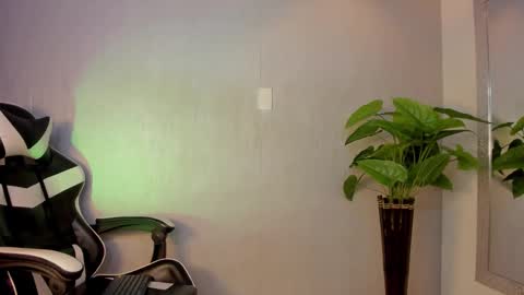 Isaac  online show from 4, 12, 2025