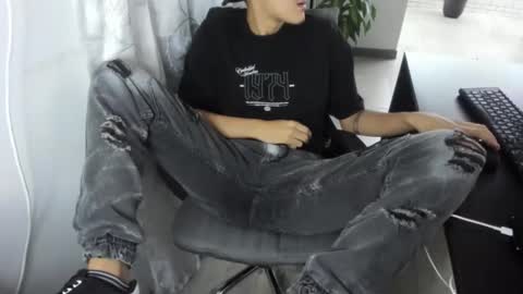 Snapshot of isaac_winter_ chatting on 4, 10, 2025 Isaac online show from 4, 10, 2025