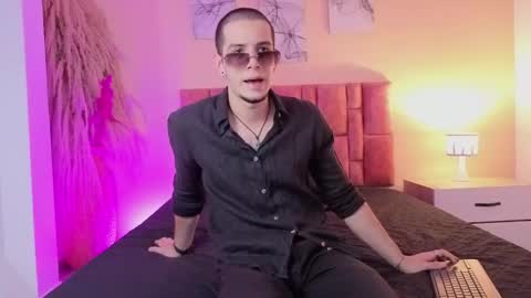 isaacblaze  online show from 14, 5, 2026