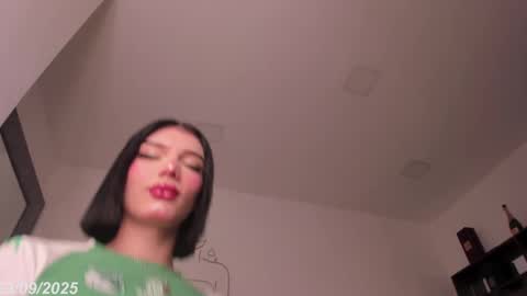 Snapshot of isabel_escorcia chatting on 23, 9, 2025 Isabel online show from 23, 9, 2025
