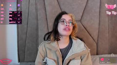 isabela Collins online show from 12, 11, 2025