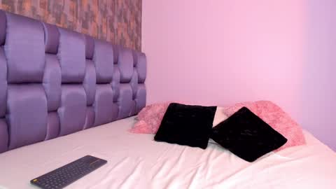 Snapshot of isabelaangell chatting on 9, 1, 2025 Isabela Angell online show from 9, 1, 2025