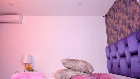 Snapshot of isabelaangell chatting on 25, 2, 2025 Isabela Angell online show from 25, 2, 2025