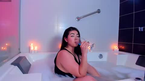 Snapshot of isabelaangell chatting on 1, 3, 2025 Isabela Angell online show from 1, 3, 2025