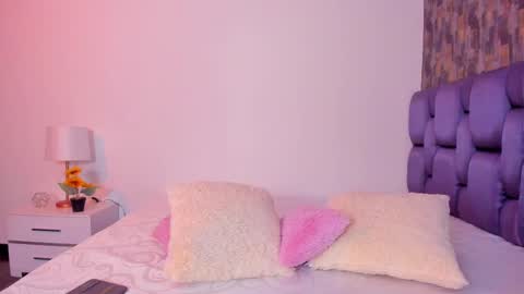 Snapshot of isabelaangell chatting on 10, 3, 2025 Isabela Angell online show from 10, 3, 2025