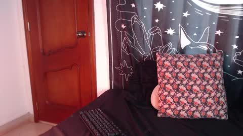 Snapshot of isabella__dark chatting on 14, 1, 2025 online show from 14, 1, 2025