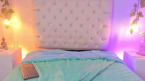 Snapshot of isabella_flowerss chatting on 16, 9, 2025   online show from 16, 9, 2025