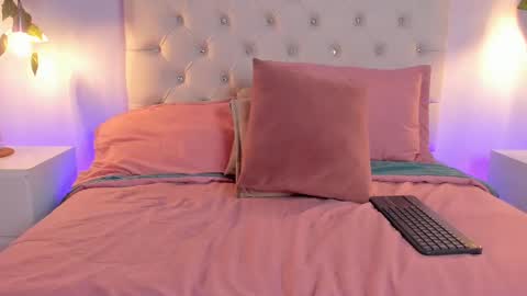 Snapshot of isabella_flowerss chatting on 24, 9, 2025   online show from 24, 9, 2025