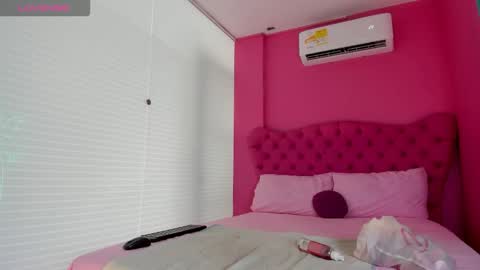 Isabella  online show from 27, 9, 2025