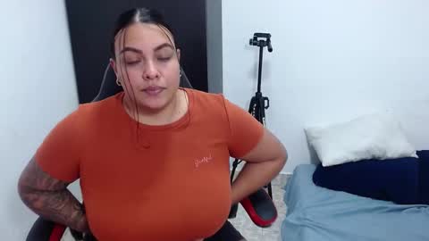 Snapshot of isabella_hots chatting on 5, 12, 2024 estefania online show from 5, 12, 2024