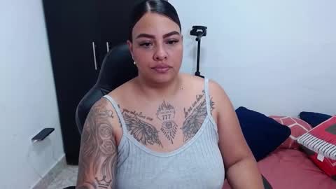 Snapshot of isabella_hots chatting on 11, 1, 2025 estefania online show from 11, 1, 2025