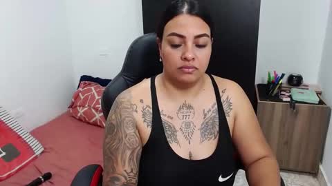 Snapshot of isabella_hots chatting on 15, 1, 2025 estefania online show from 15, 1, 2025