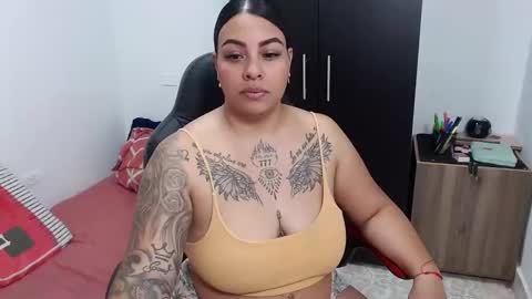 Snapshot of isabella_hots chatting on 16, 1, 2025 estefania online show from 16, 1, 2025