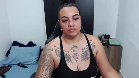 Snapshot of isabella_hots chatting on 22, 1, 2025 estefania online show from 22, 1, 2025