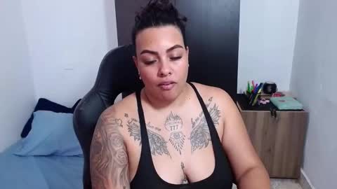 Snapshot of isabella_hots chatting on 22, 1, 2025 estefania online show from 22, 1, 2025