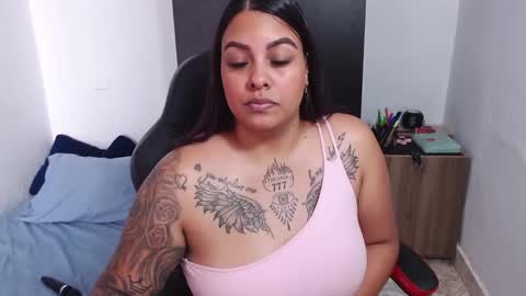 Snapshot of isabella_hots chatting on 23, 1, 2025 estefania online show from 23, 1, 2025