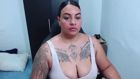 Snapshot of isabella_hots chatting on 9, 2, 2025 estefania online show from 9, 2, 2025