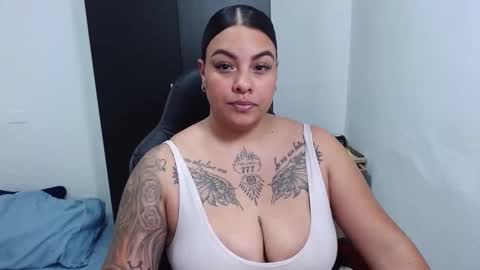 Snapshot of isabella_hots chatting on 14, 2, 2025 estefania online show from 14, 2, 2025