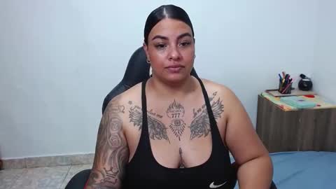 Snapshot of isabella_hots chatting on 22, 2, 2025 estefania online show from 22, 2, 2025