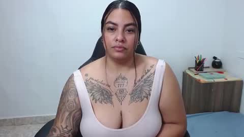 Snapshot of isabella_hots chatting on 25, 2, 2025 estefania online show from 25, 2, 2025