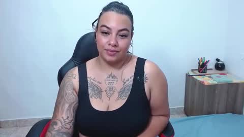 Snapshot of isabella_hots chatting on 26, 2, 2025 estefania online show from 26, 2, 2025