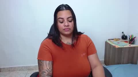 Snapshot of isabella_hots chatting on 28, 2, 2025 estefania online show from 28, 2, 2025