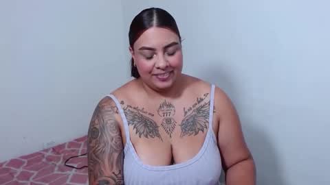 Snapshot of isabella_hots chatting on 27, 10, 2025 estefania online show from 27, 10, 2025