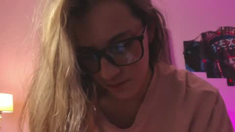 Snapshot of isabella_rross chatting on 6, 12, 2024 Isabella Rros online show from 6, 12, 2024