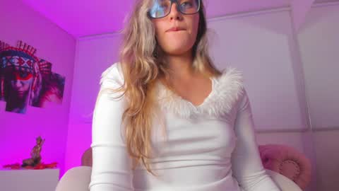 Snapshot of isabella_rross chatting on 31, 12, 2024 Isabella Rros online show from 31, 12, 2024