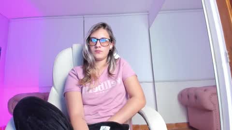 Snapshot of isabella_rross chatting on 27, 2, 2025 Isabella Rros online show from 27, 2, 2025