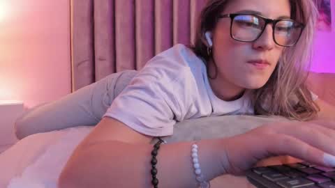 Snapshot of isabella_rross chatting on 11, 3, 2025 Isabella Rros online show from 11, 3, 2025