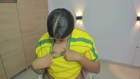 Isabella Thompson online show from 30, 9, 2025