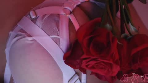 Isabella White online show from 19, 12, 2024