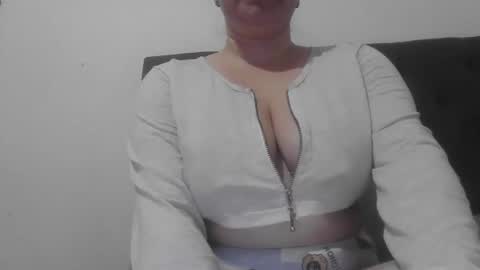 isabellaa_hills_ online show from 11, 11, 2025