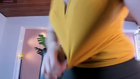 Snapshot of isabellaajoness chatting on 3, 2, 2025 Isabella  Everyday From 0530 to 1430 Col Time online show from 3, 2, 2025